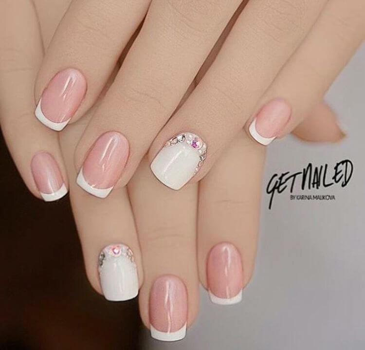 avec du blanc et des pierres