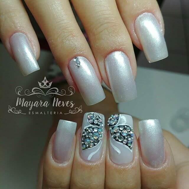 caviar d'ongles élégant