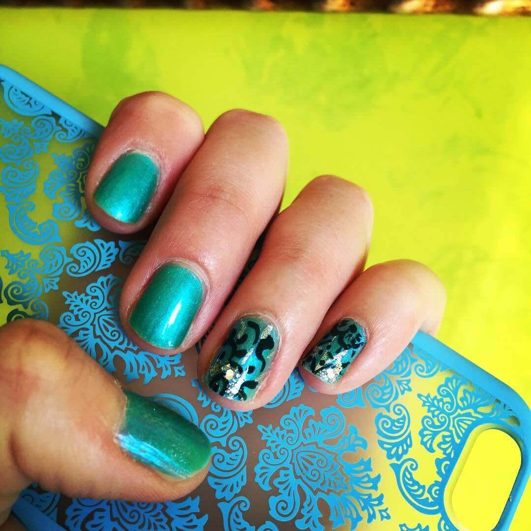 Plus de 80 motifs d'ongles décorés en bleu clair 2