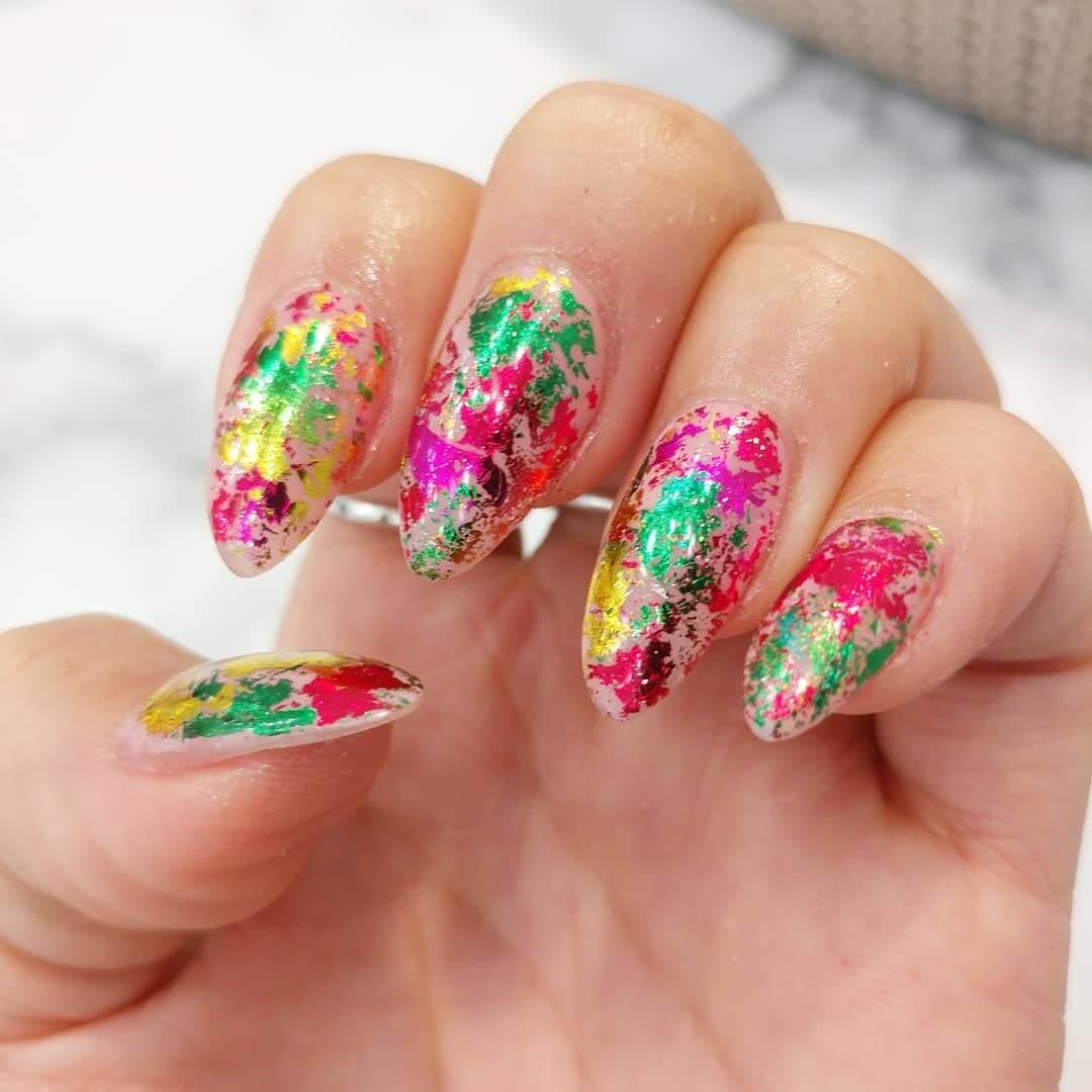 design coloré d'ongles de Noël