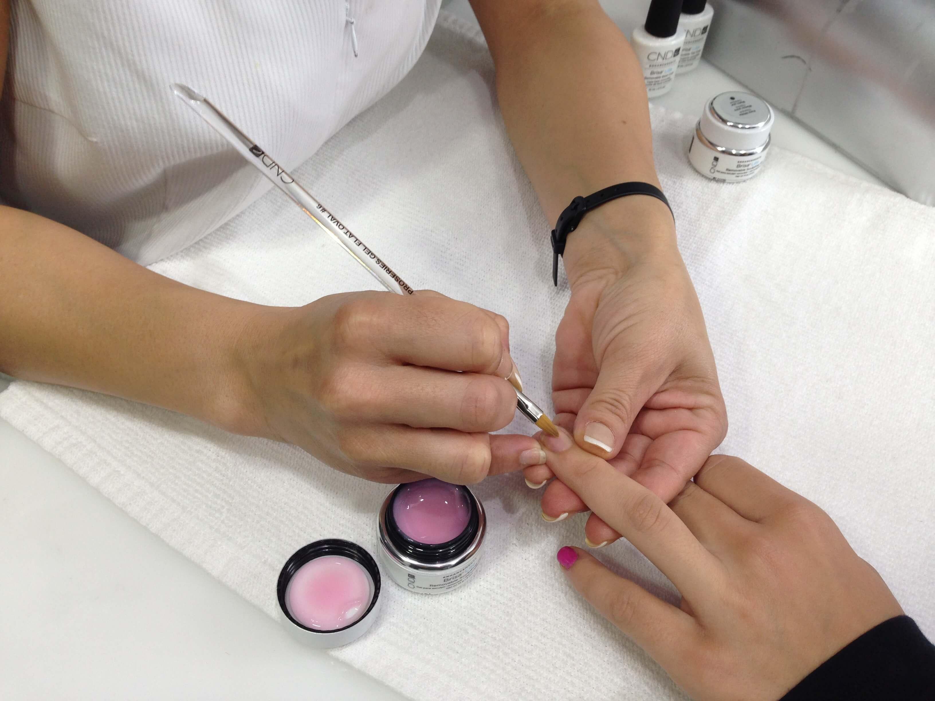 comment prendre soin des ongles en gel