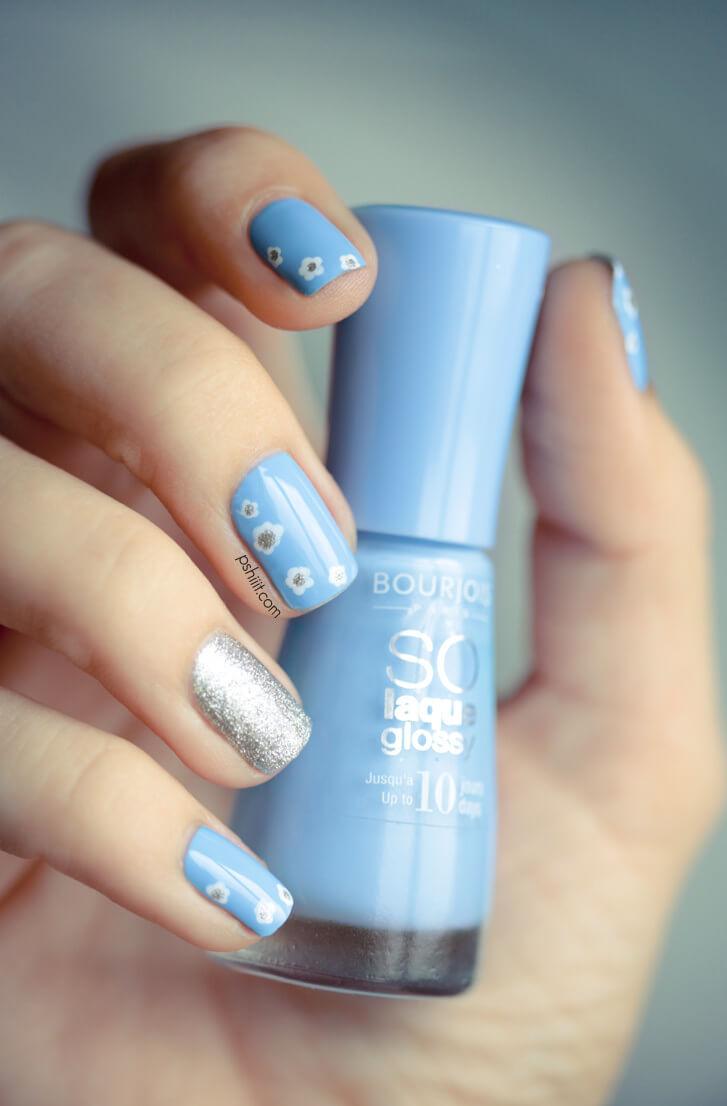 Nail art bleu clair et argent