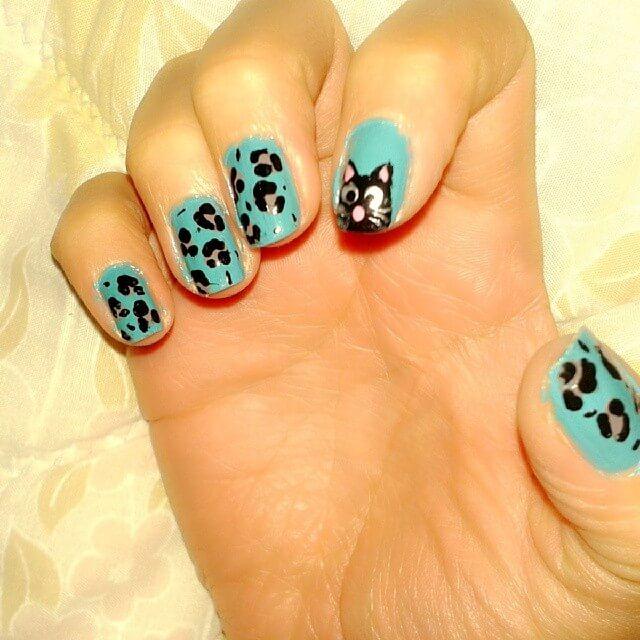 imprimé animal ongles bleu clair