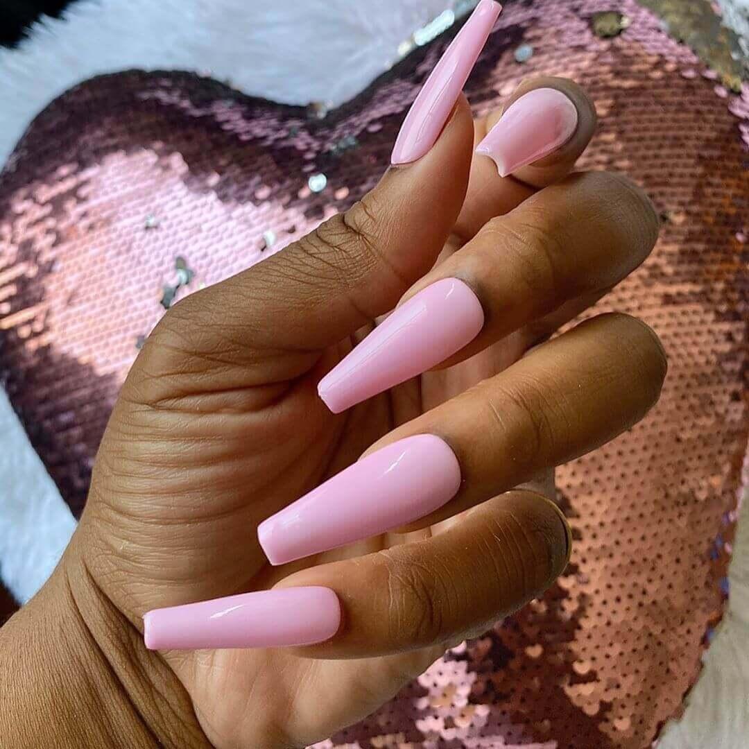longs ongles rose pastel
