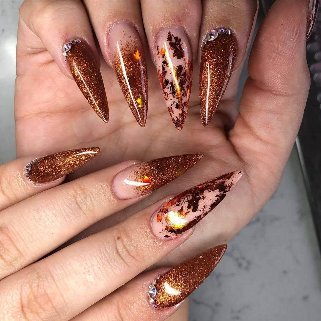 longs ongles stiletto cuivrés