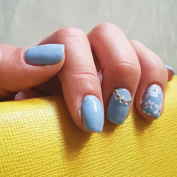 Plus de 80 motifs d'ongles décorés en bleu clair 10