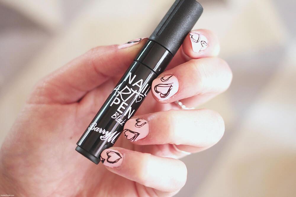 certains peints avec des coeurs de nail art (8)