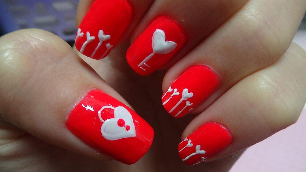 certains peints avec des coeurs de nail art (9)