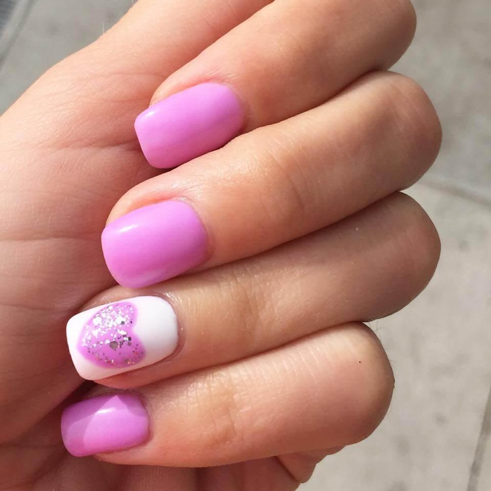 certains peints avec des coeurs de nail art (1)