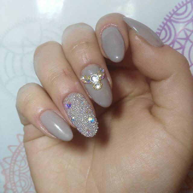 ongles à caviar avec accessoires