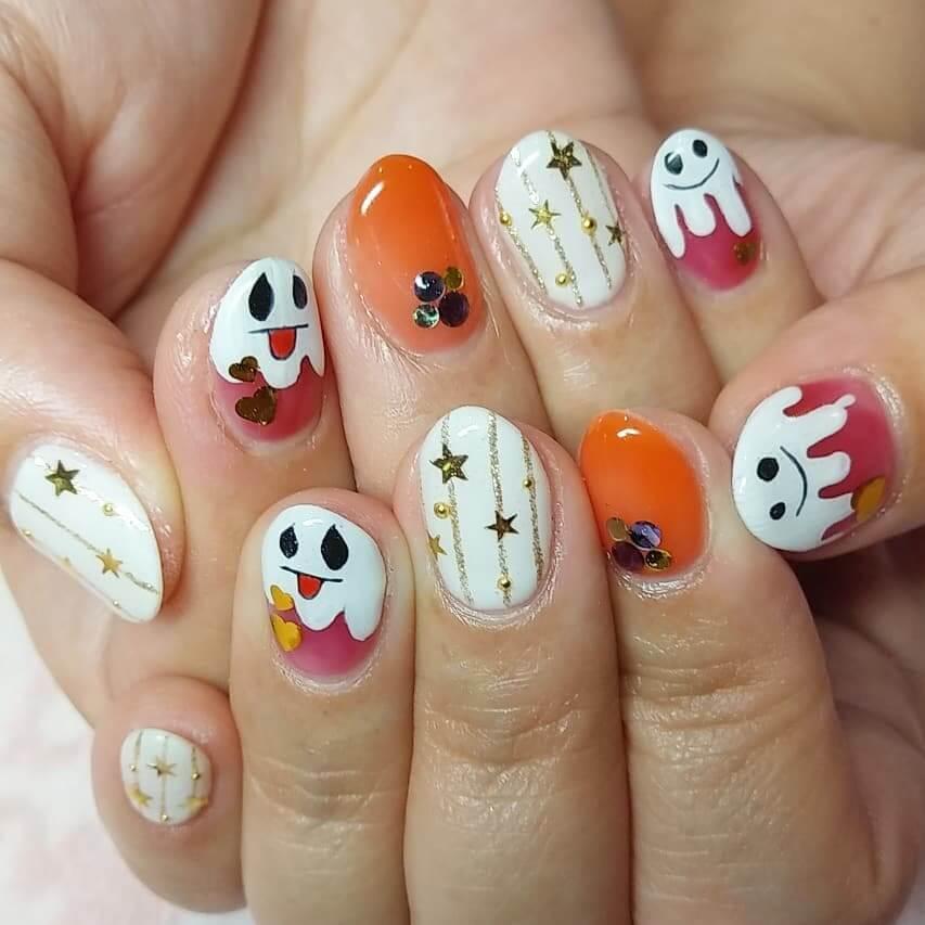 ongles avec fantôme d'halloween