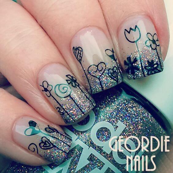 ongles avec fleurs et coeurs