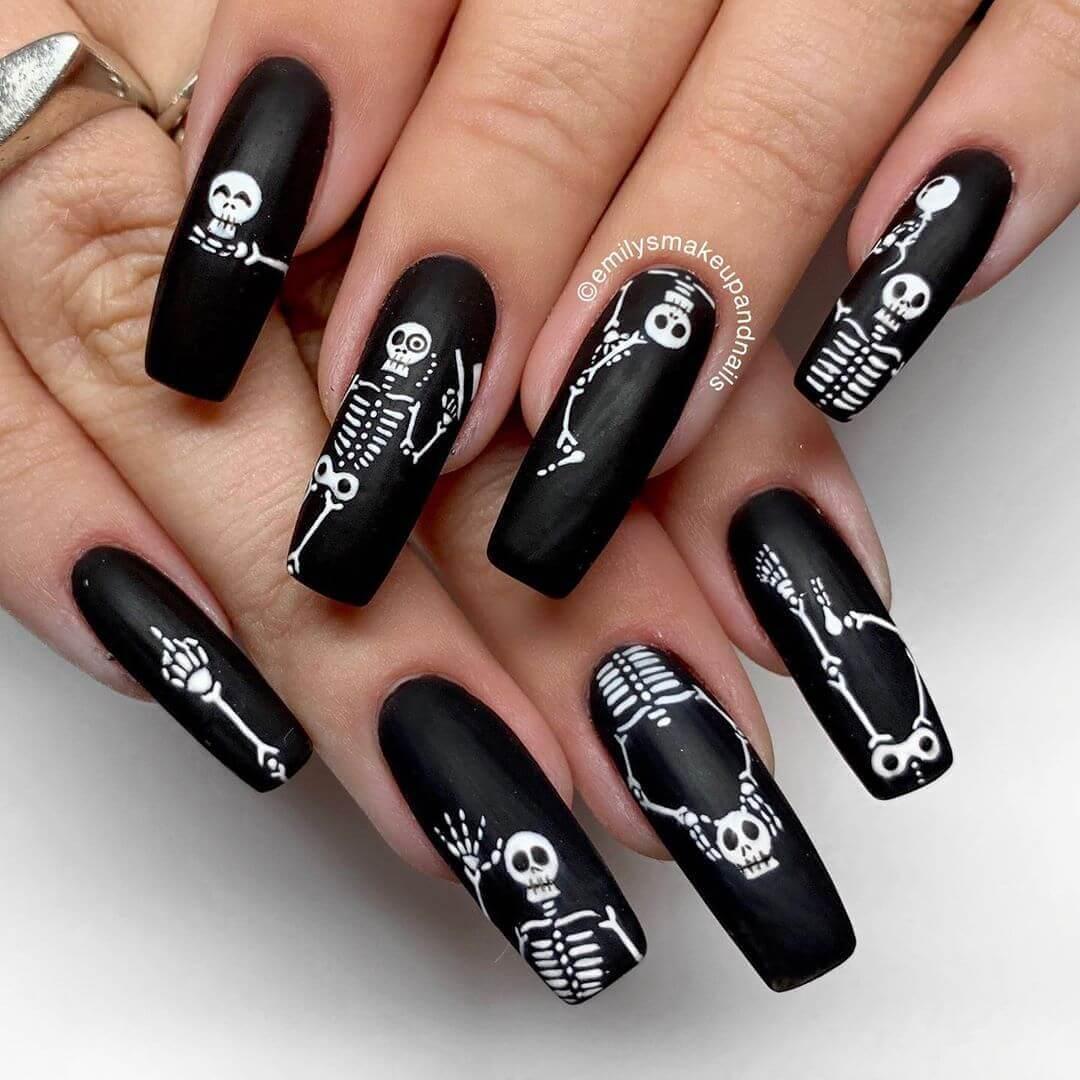 ongles avec squelettes pour halloween