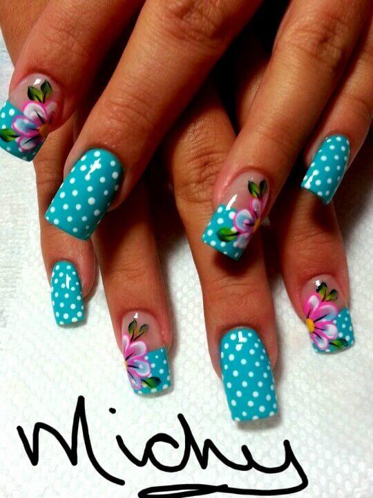 Plus de 80 dessins de nail art en bleu clair 35