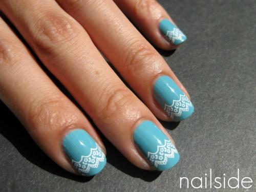 Plus de 80 dessins de nail art en bleu clair