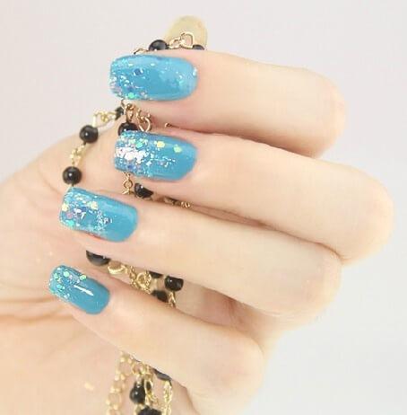 Plus de 80 dessins de nail art en bleu clair 54