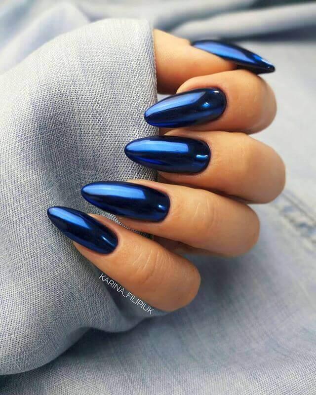 Ongles bleus métallisés