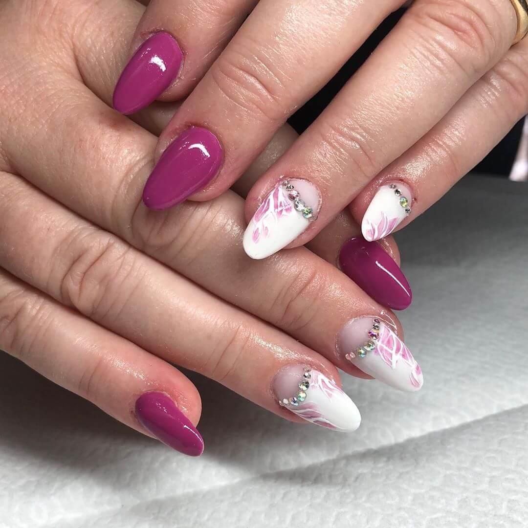 ongles colorés et décorés pour la mariée