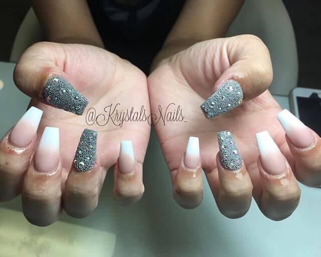 ongles de caviar en gris