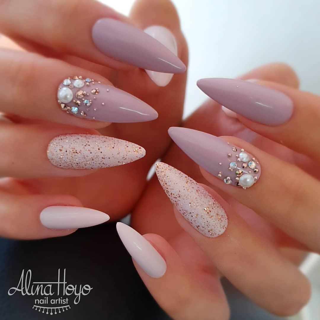 ongles de la mariée rose avec strass