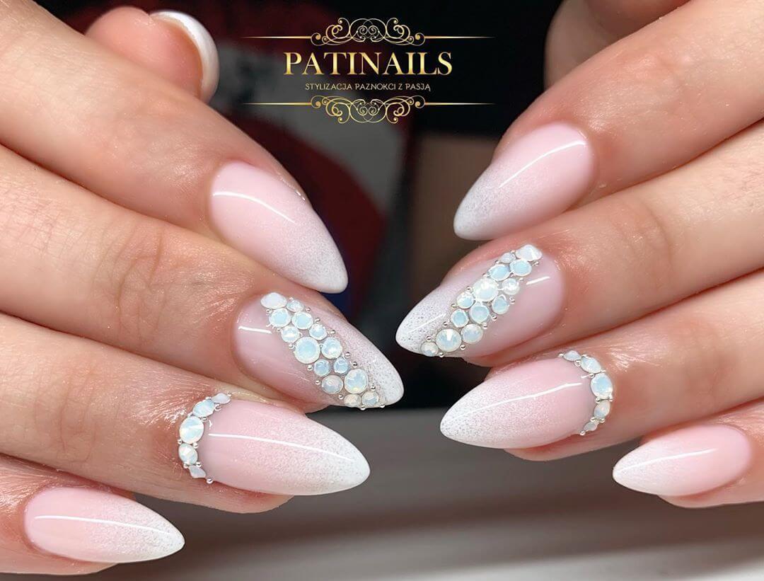 ongles de mariage avec pierres