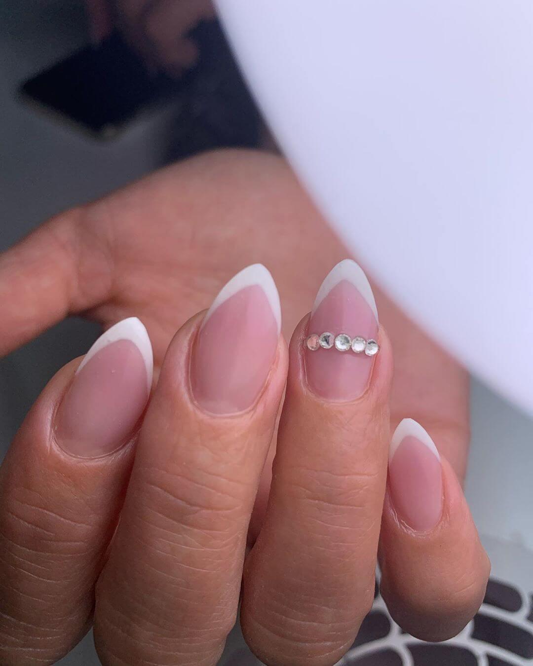 ongles de mariage en forme d'amande