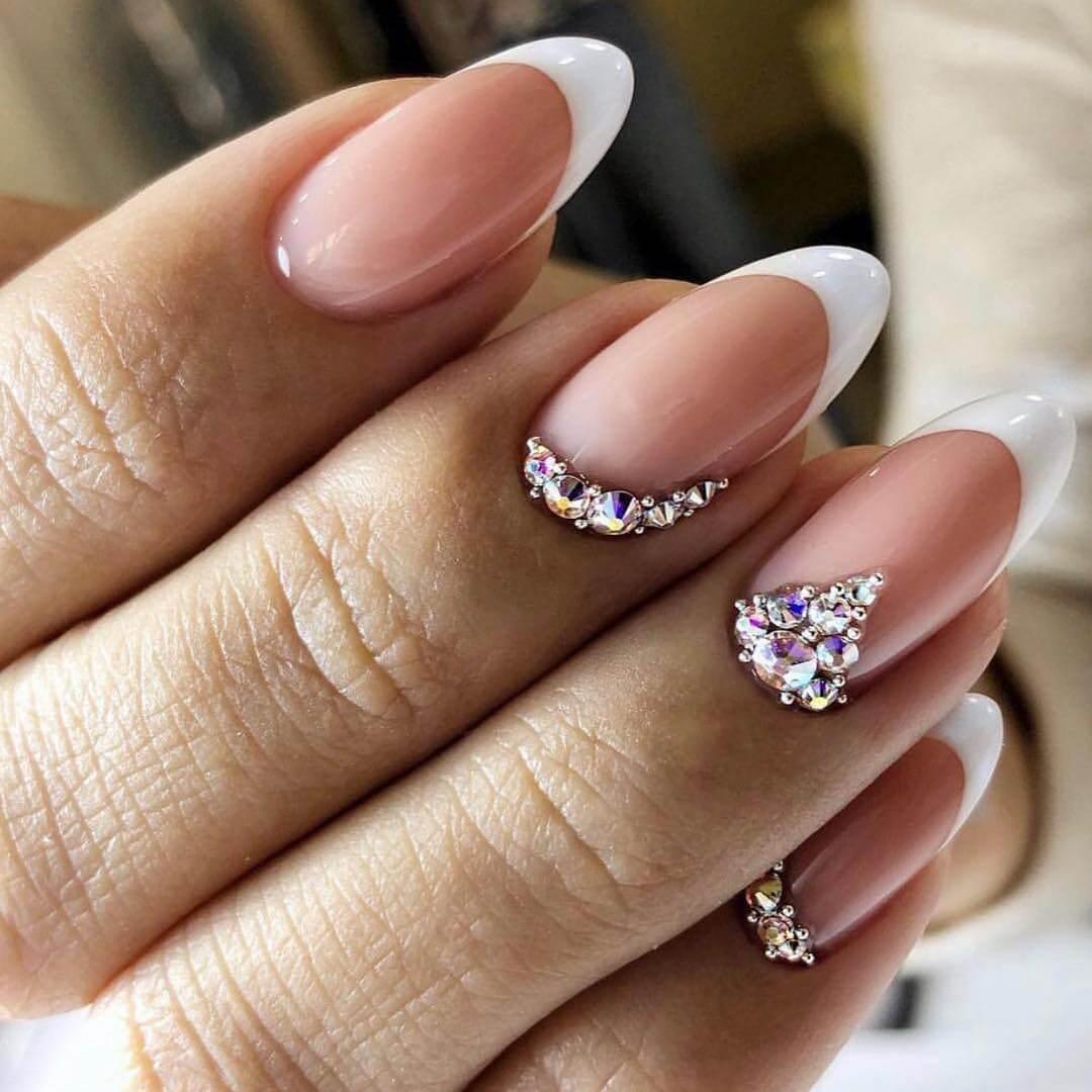 Ongles de mariage français avec strass