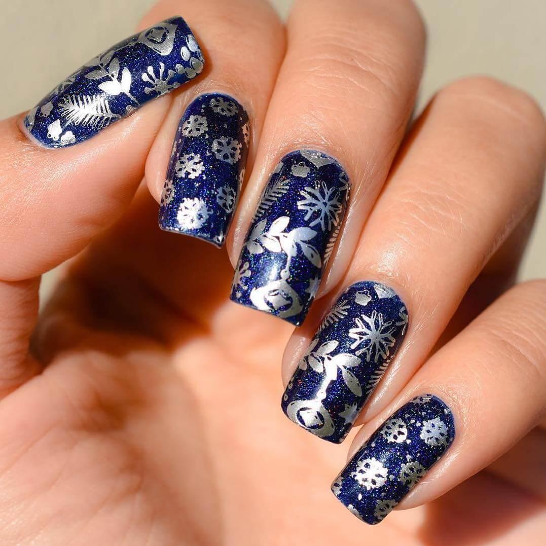 ongles de noël bleus et argentés
