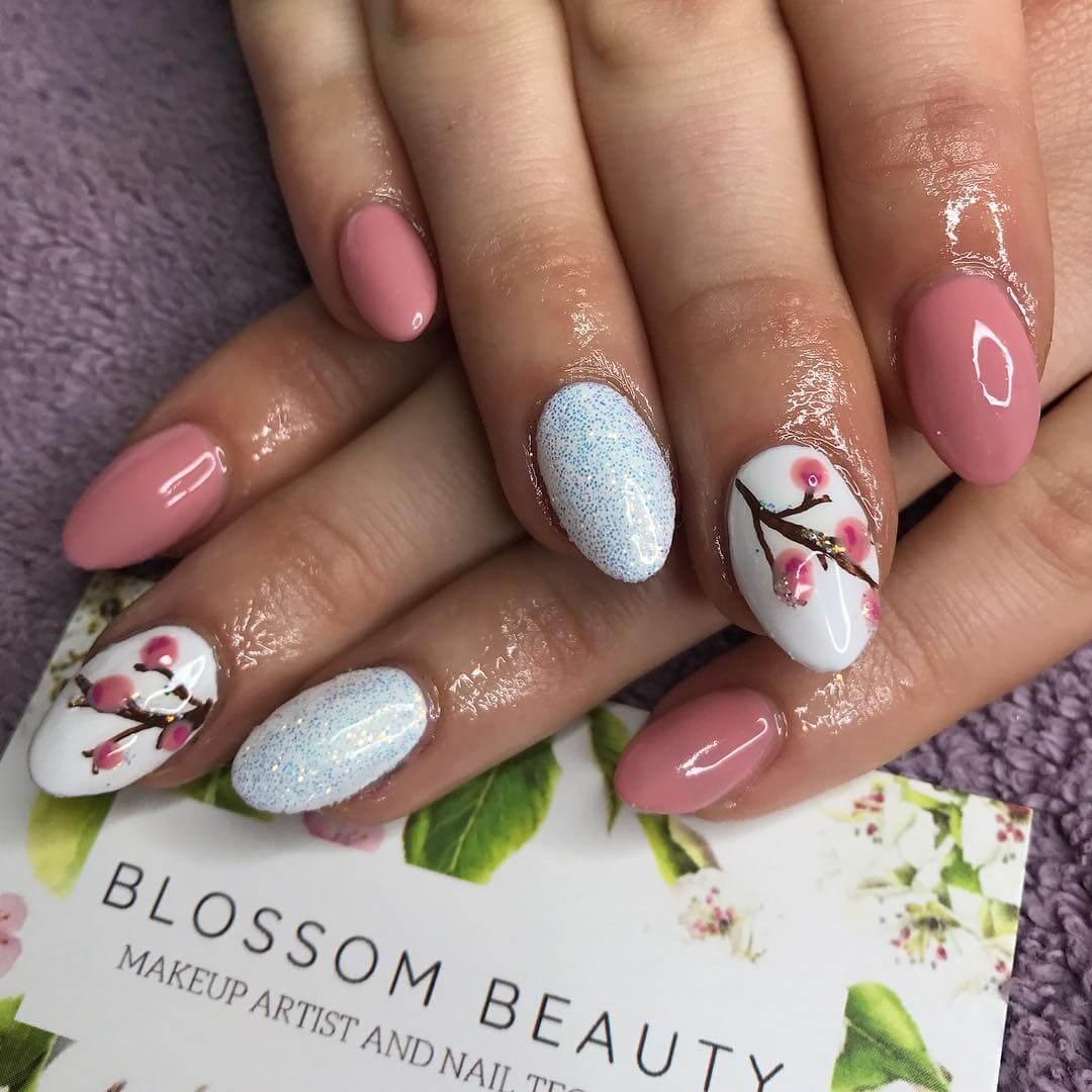 ongles de noël élégants avec fleurs