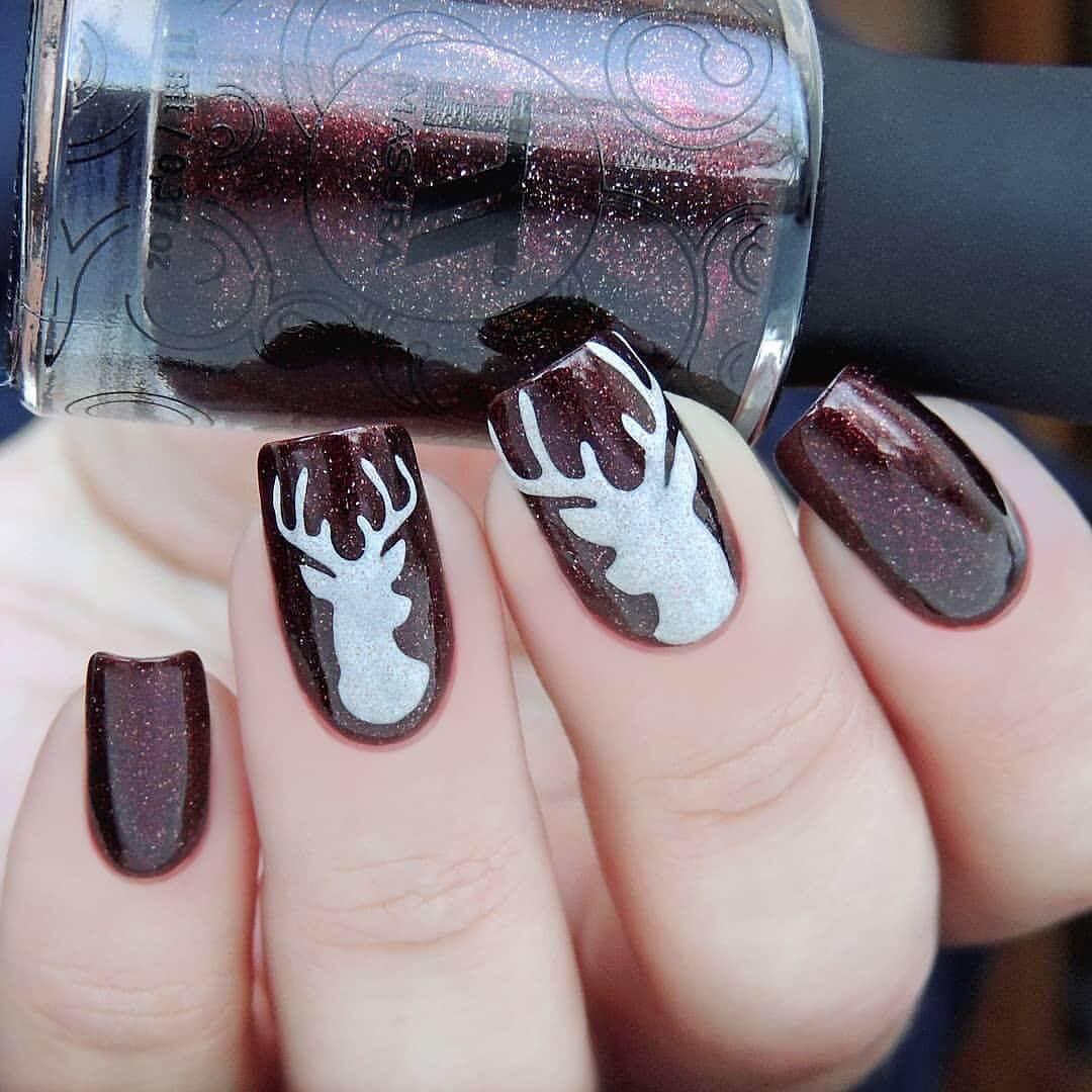 ongles de Noël élégants couleur vin