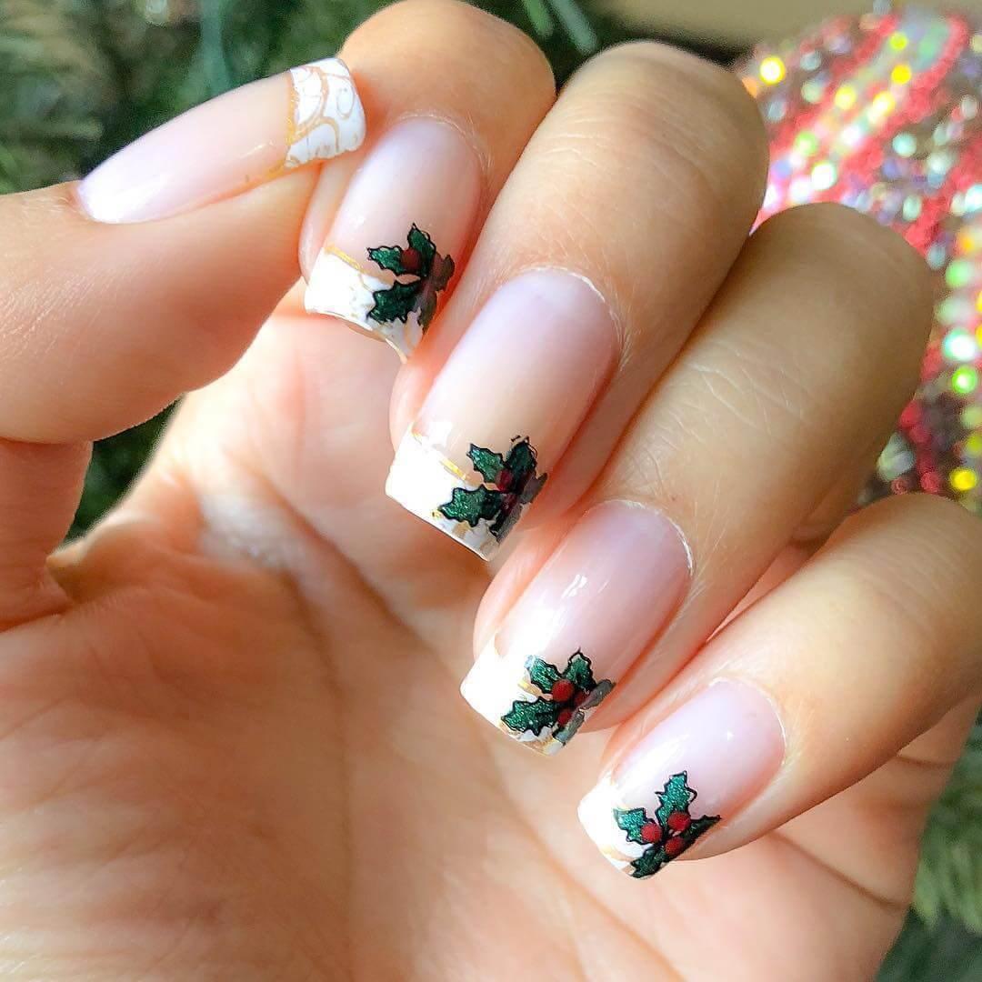 ongles de Noël en guirlande