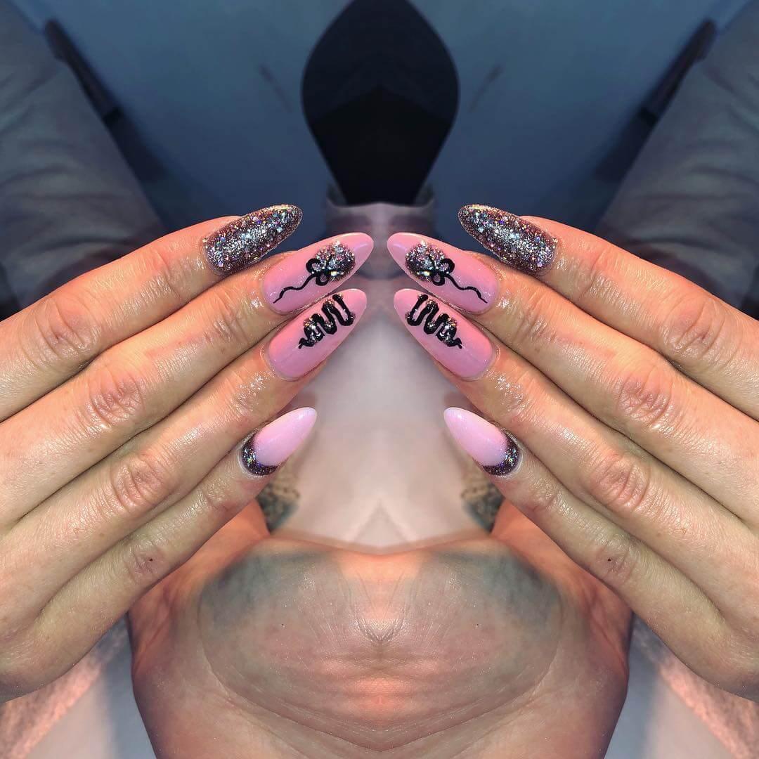 ongles de Noël roses