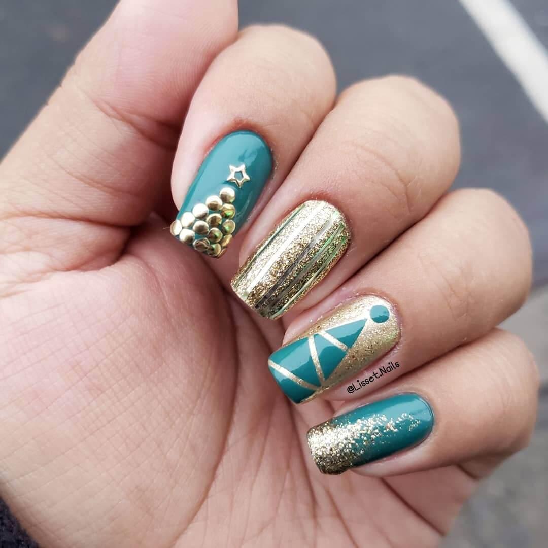 ongles de noël verts et dorés
