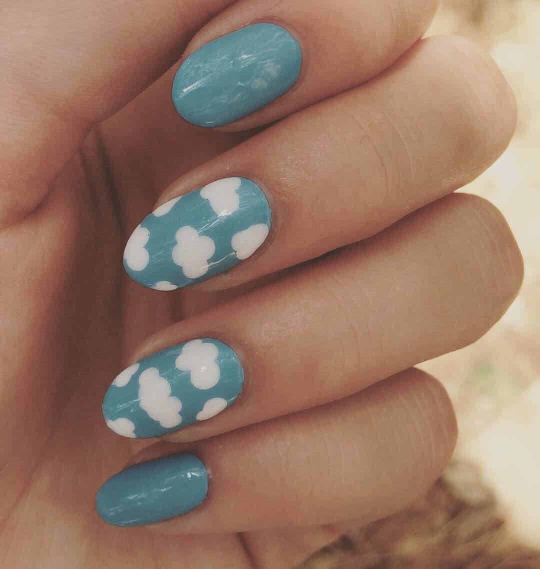 Plus de 80 motifs d'ongles décorés en bleu clair 12