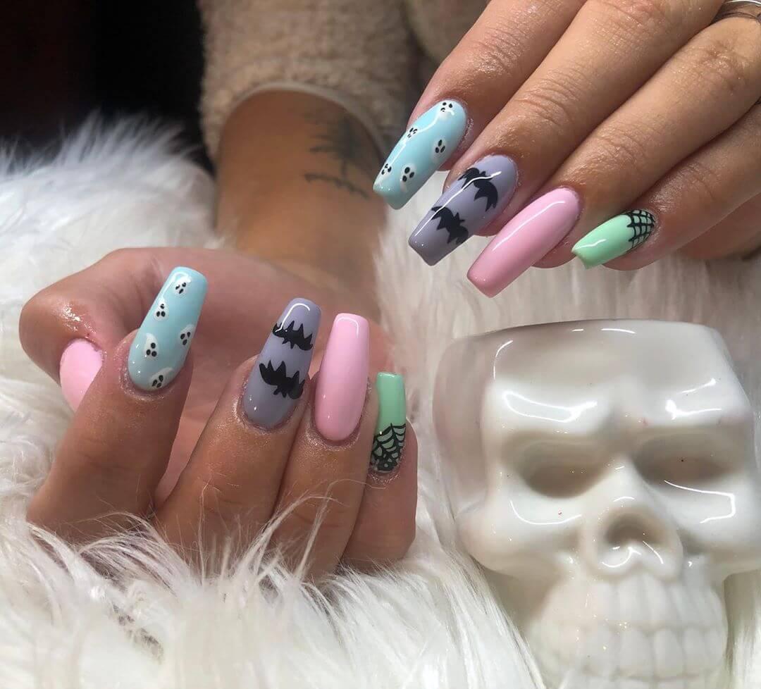 ongles décorés de chauves-souris halloween