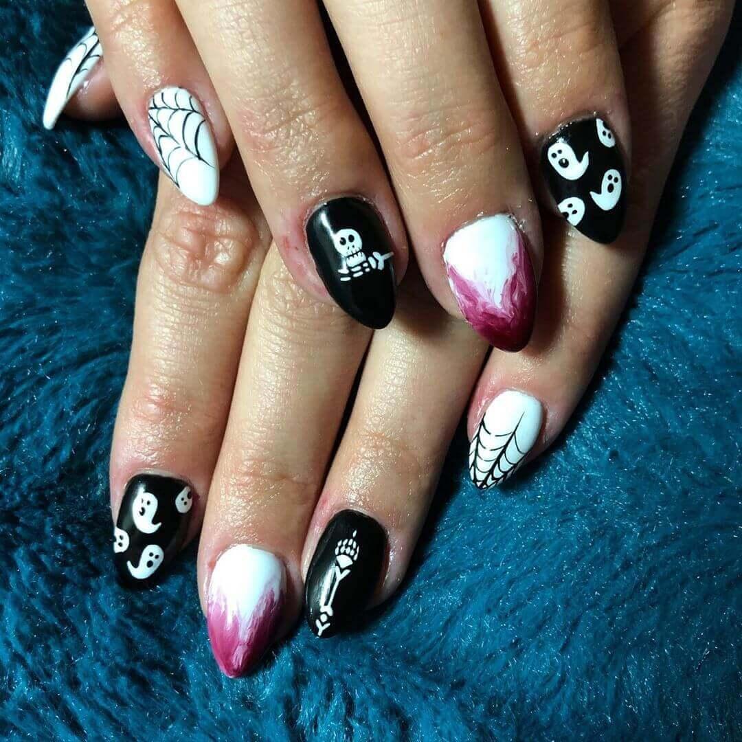 ongles d'halloween avec des fantômes