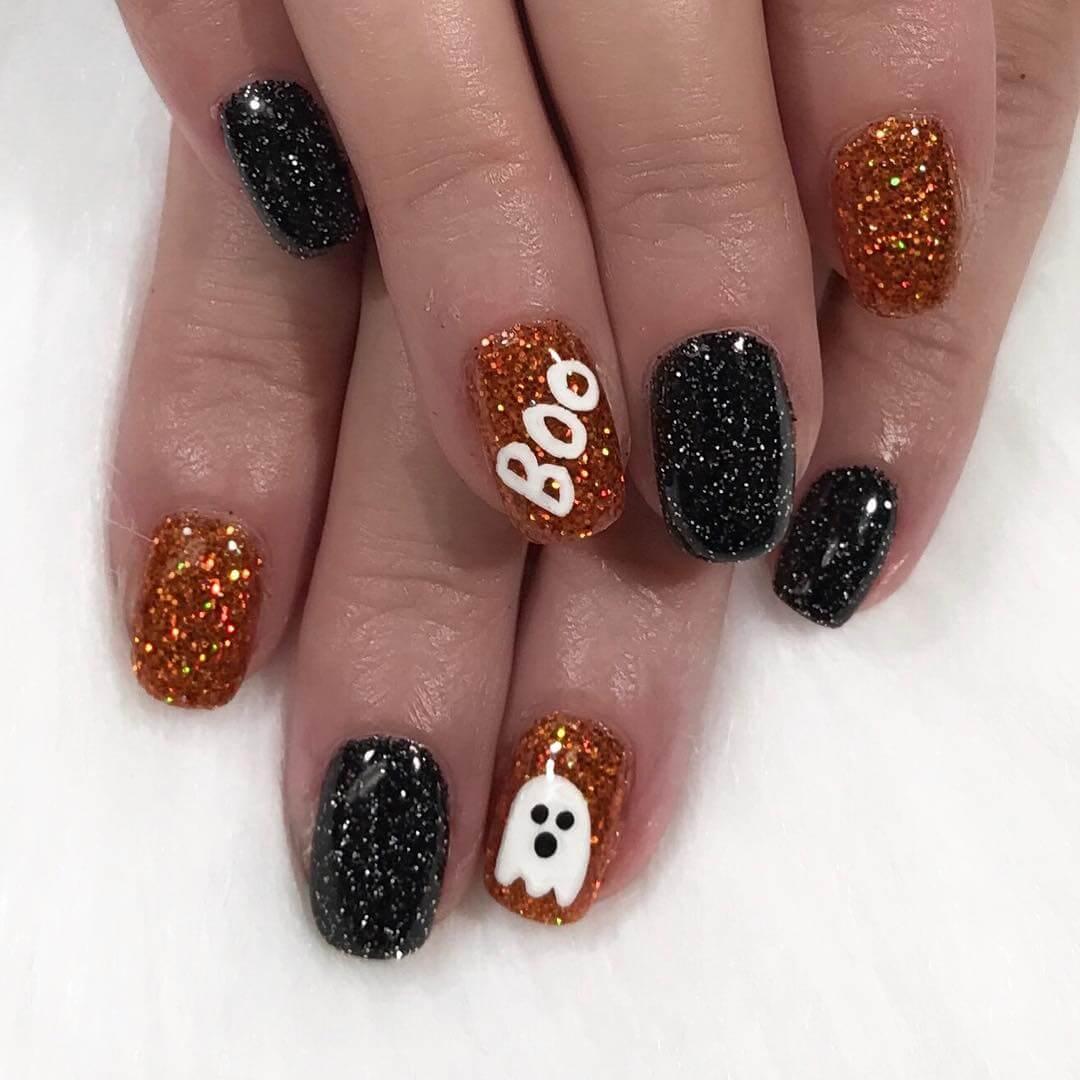 ongles d'halloween fantôme décorés