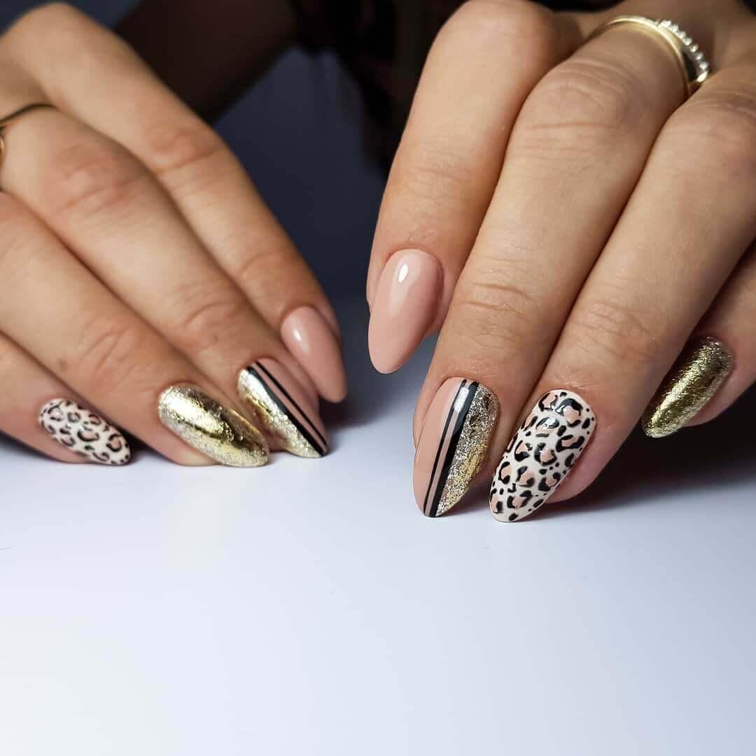 Ongles dorés imprimé animal