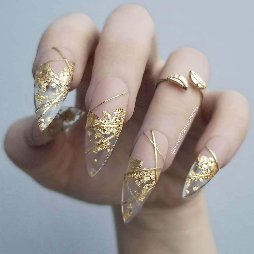 Ongles transparents dorés