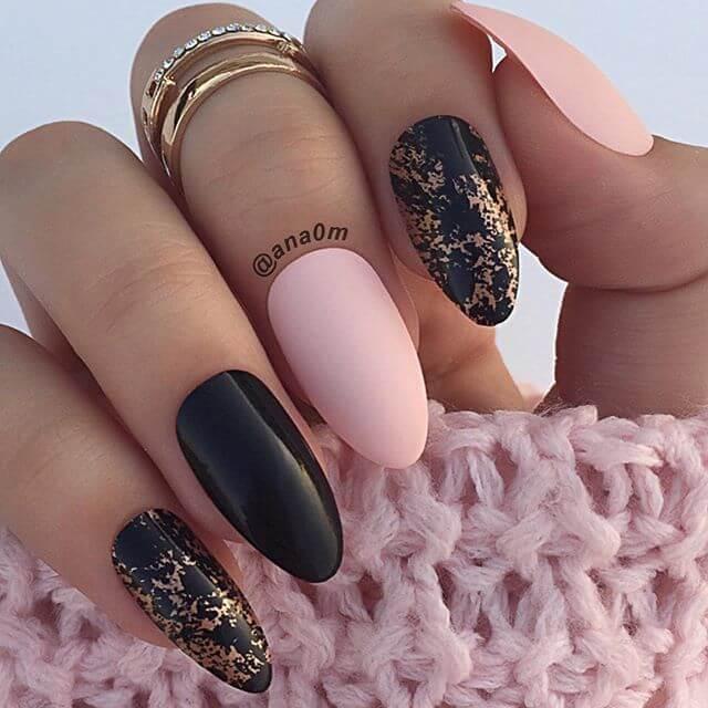 Ongles en acrylique noir et rose