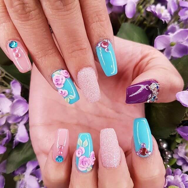 ongles en caviar rose et bleu clair
