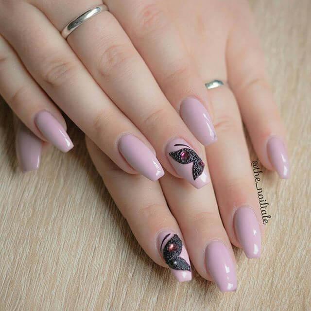 ongles en forme de caviar