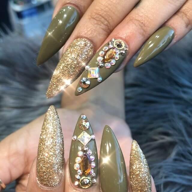 ongles en gel avec pierres