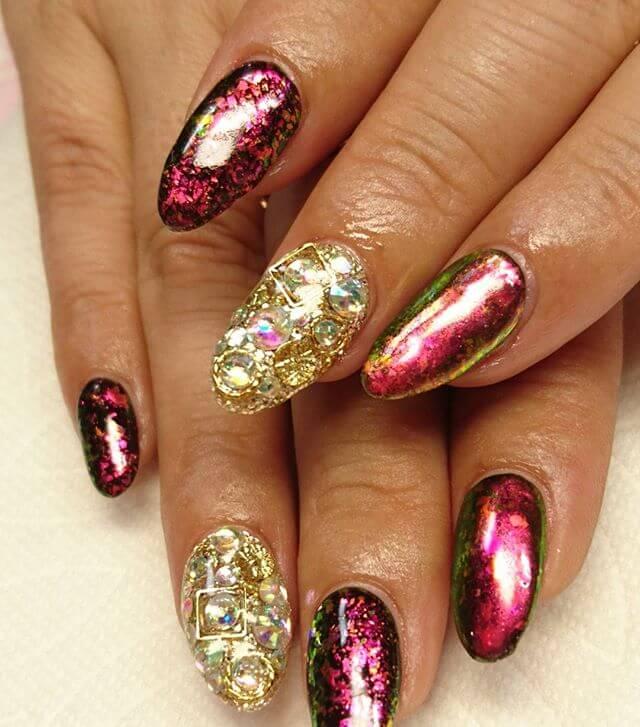 ongles en gel doré et rouge