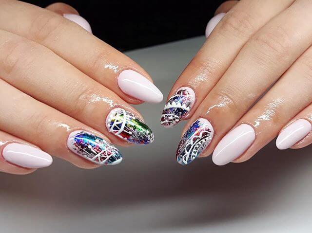 ongles en porcelaine éclaboussés