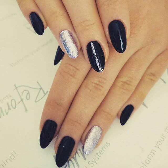 ongles en porcelaine noire et argentée