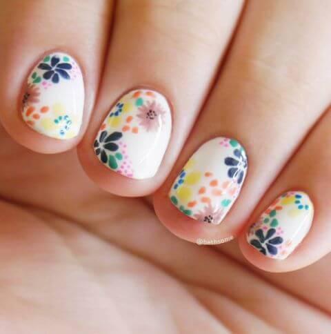 ongles fleuris pour les filles
