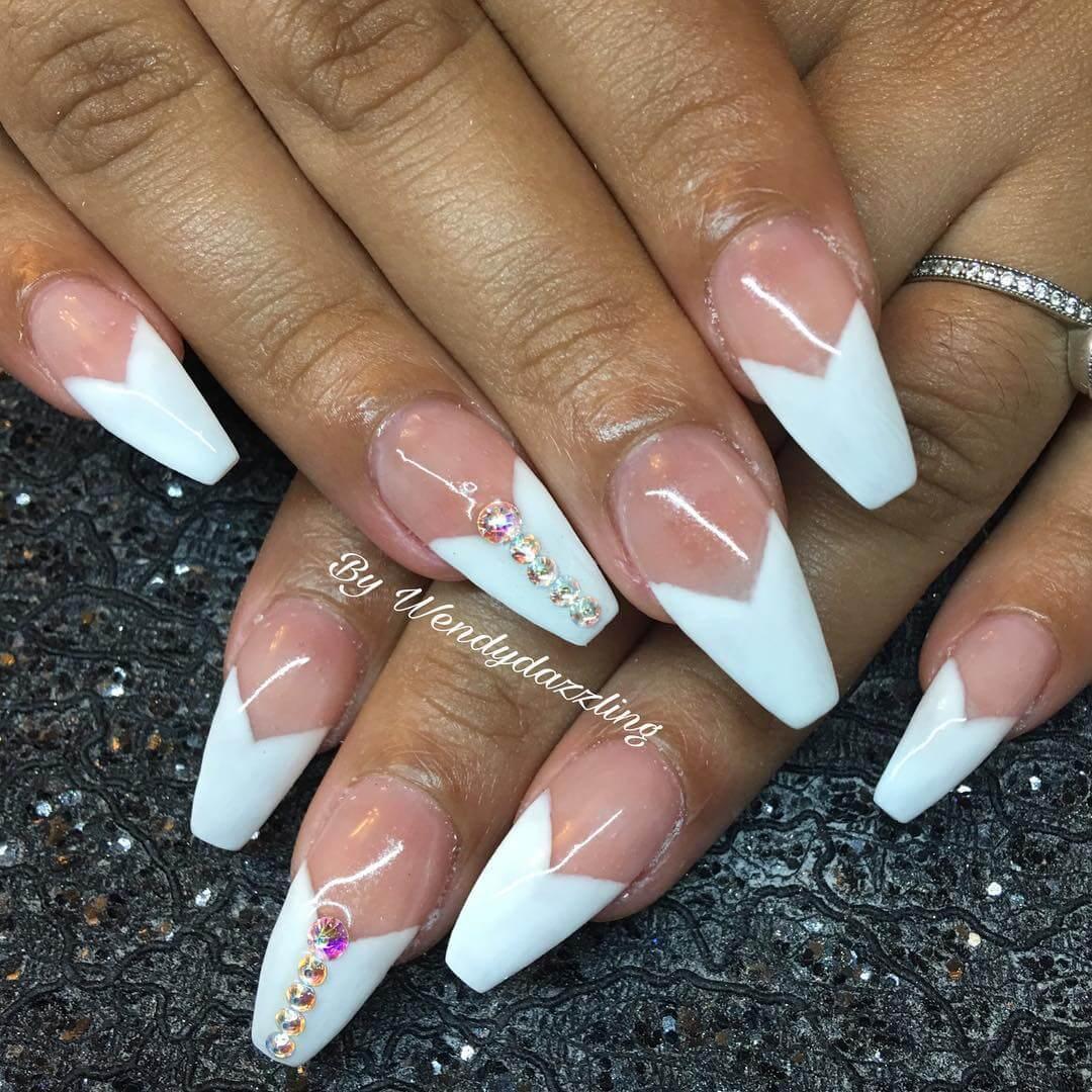 Ongles à pointe française ou blanche