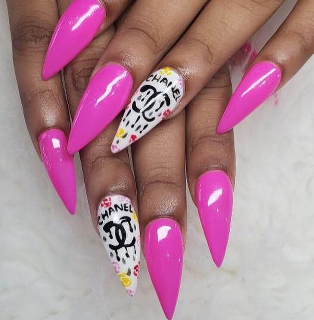 ongles longs décorés chanel rose