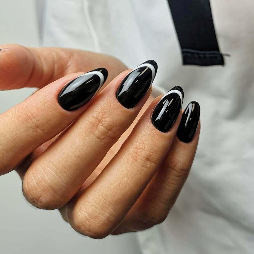 Ongles noirs avec blanc